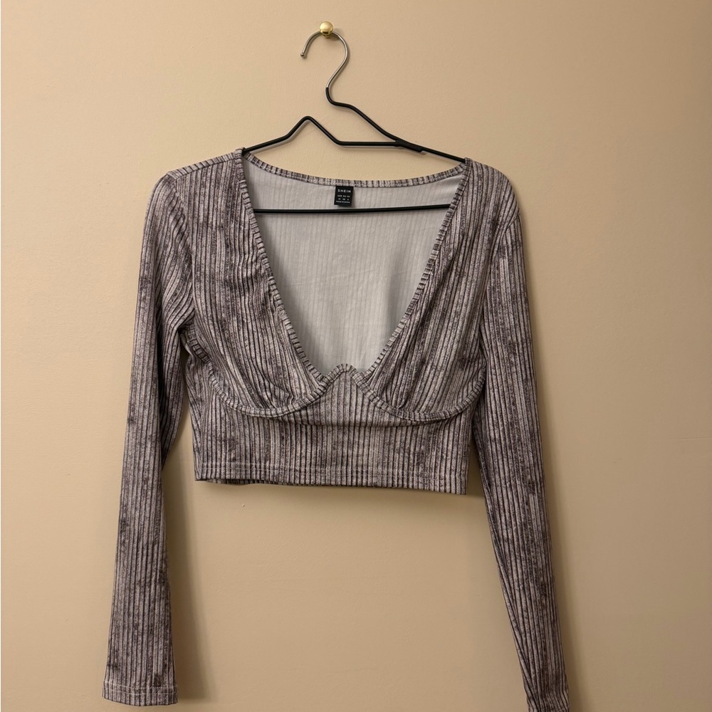 SHEIN Ribbed Long Sleeve Crop Top in Gray